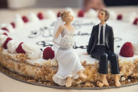 wedding cake g9d2ccd310 1920 485x323 - 20代で結婚できなかった公務員におすすめの婚活方法とは？